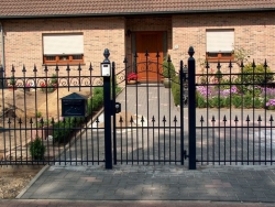 Fence and small gate opgrimbie Alu price/meter from 54,50 euro (fence)